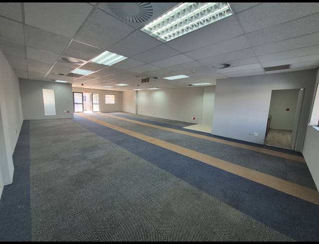 158M² OFFICE TO LET IN WOODMEAD